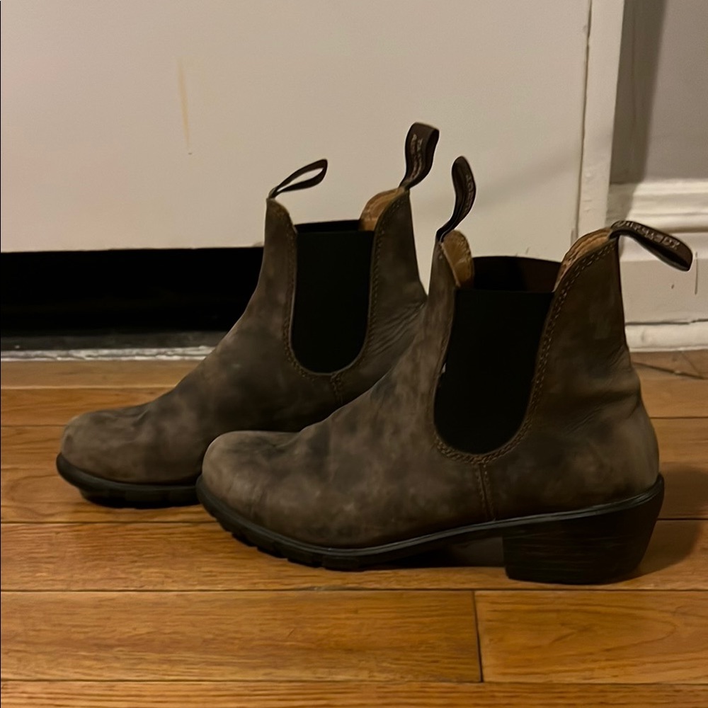Blundstone Women’s Heeled Brown Chelsea Boots
